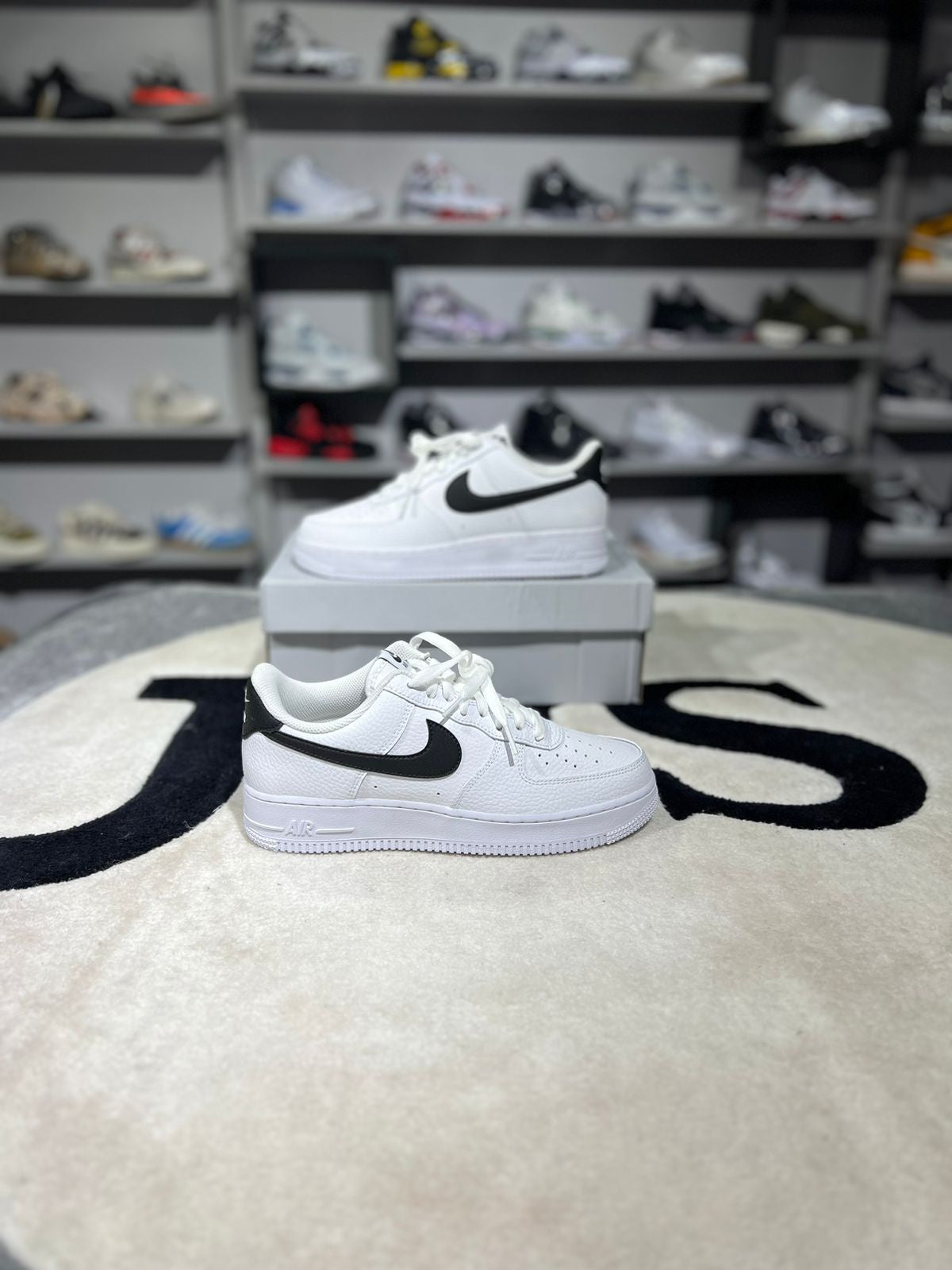 AIR FORCE 1 LOW "07 WHITE BLACK PEBBLED LEATHER