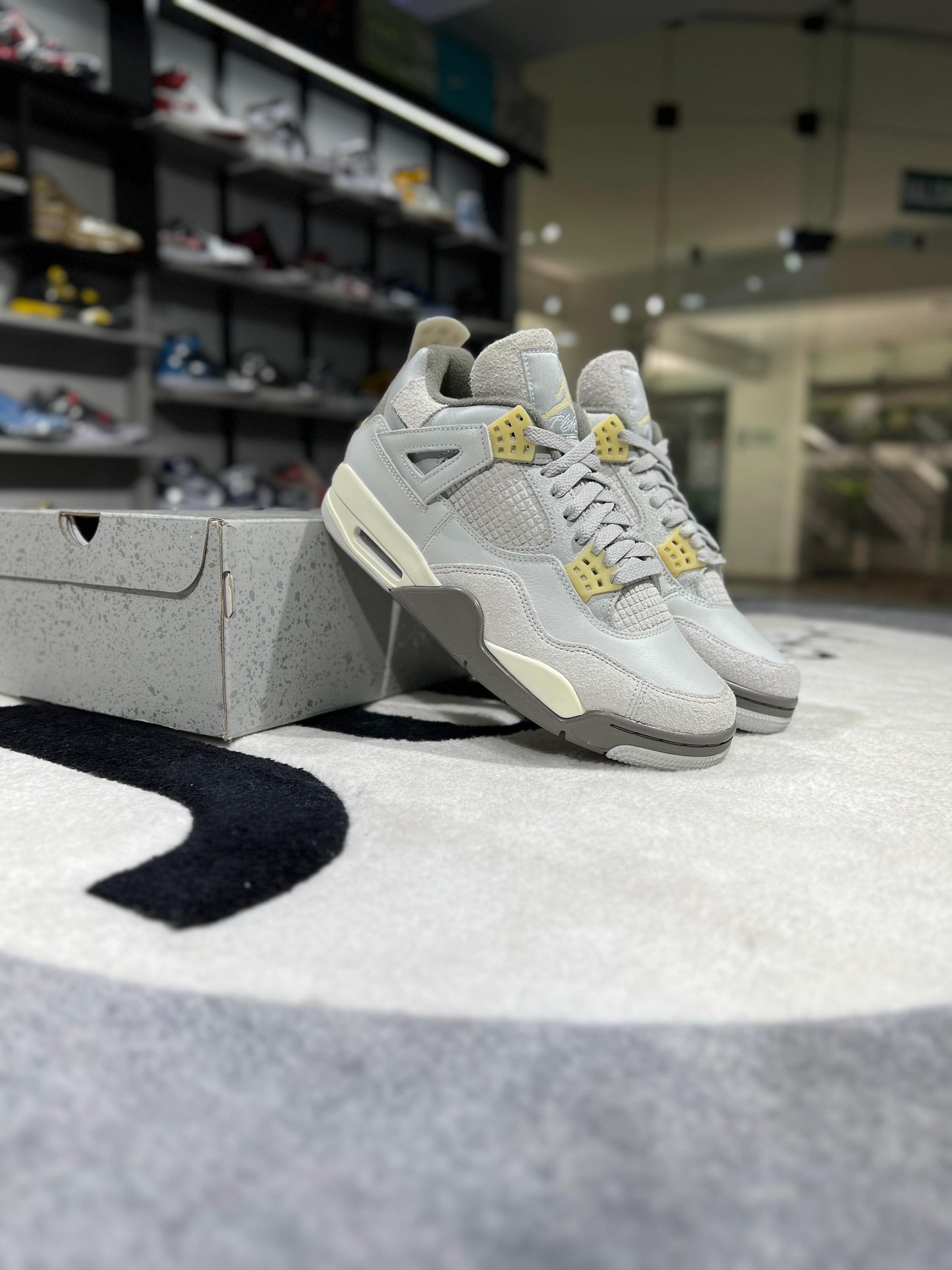 JORDAN RETRO 4 CRAFT PHOTON DUST