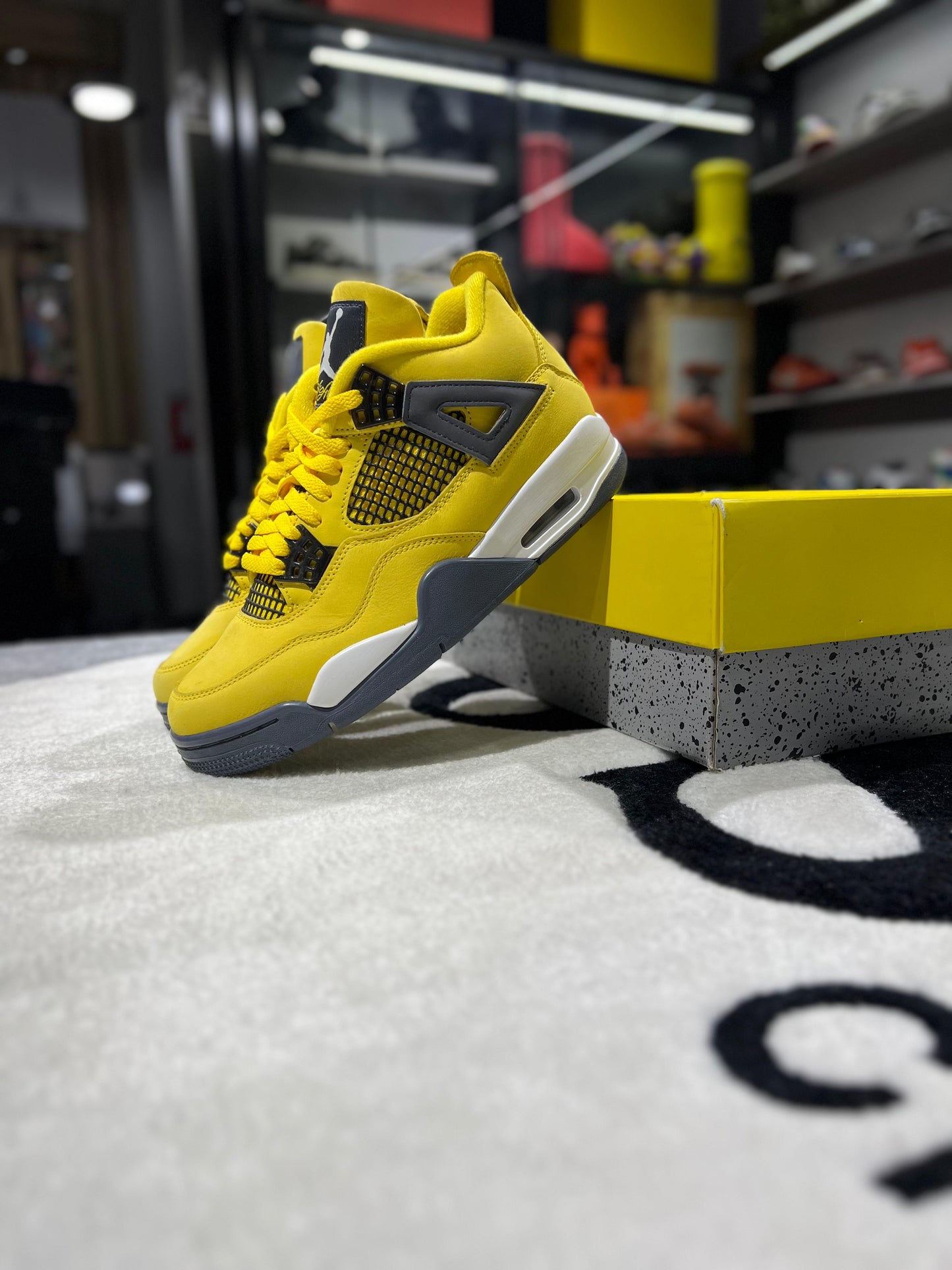 JORDAN RETRO 4 LIGHTNING (2021)