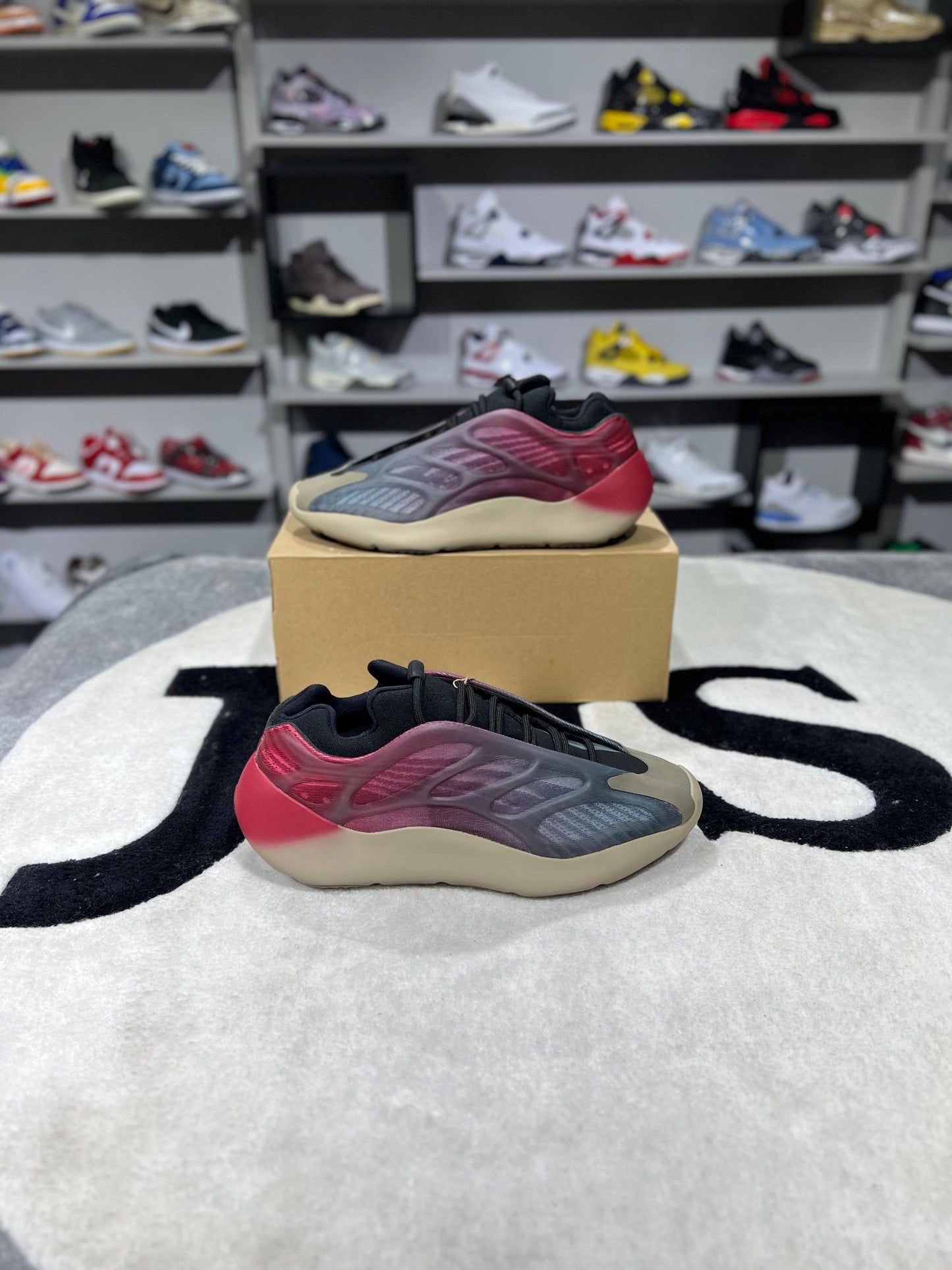 adidas Yeezy 700 V3 Fade Carbon