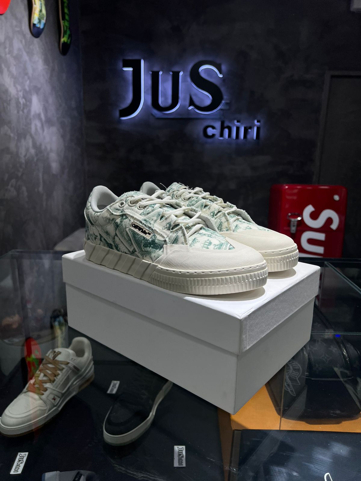 Vulcanized 779 Animation Dollar White