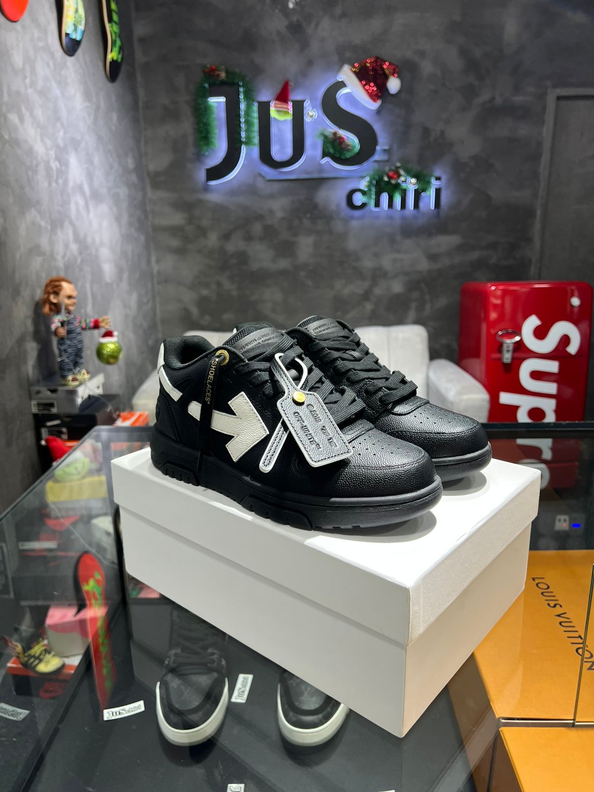 OFF-WHITE Out Of Office "OOO" Low Tops Black White Gold