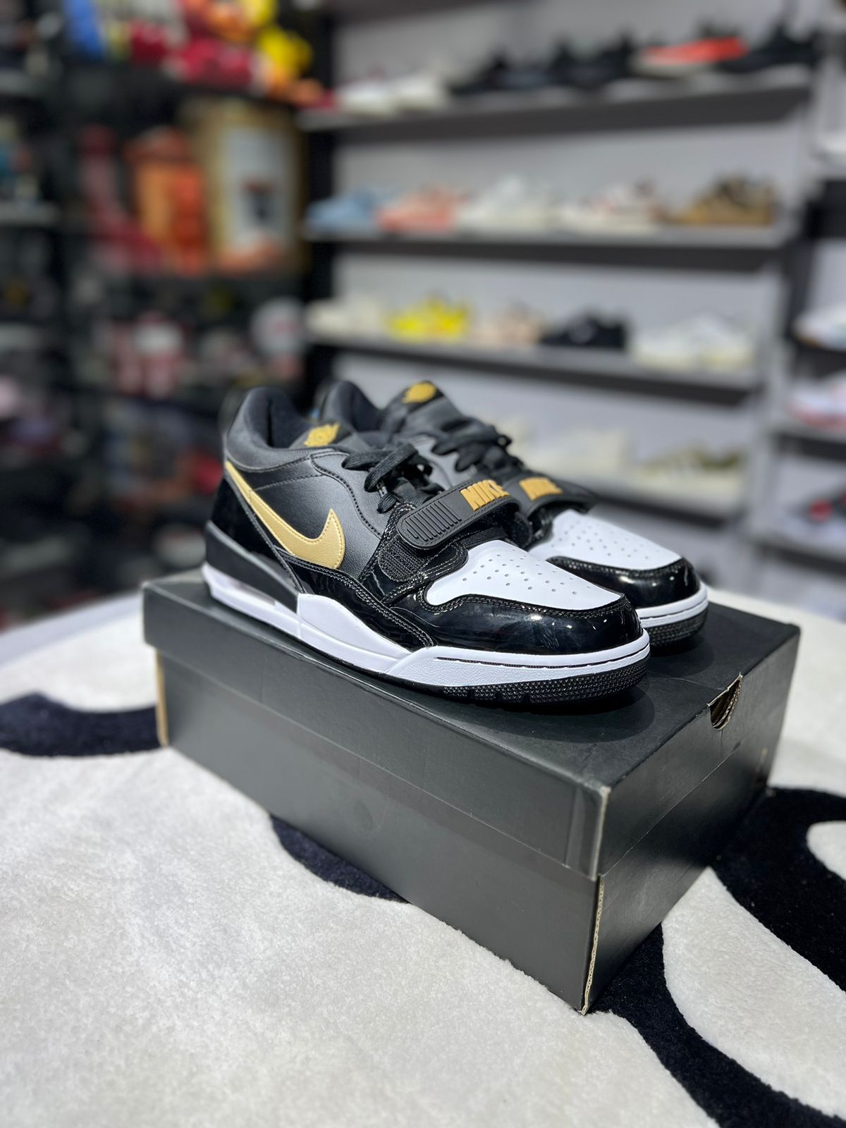 Jordan Legacy 312 Low Black Metallic Gold