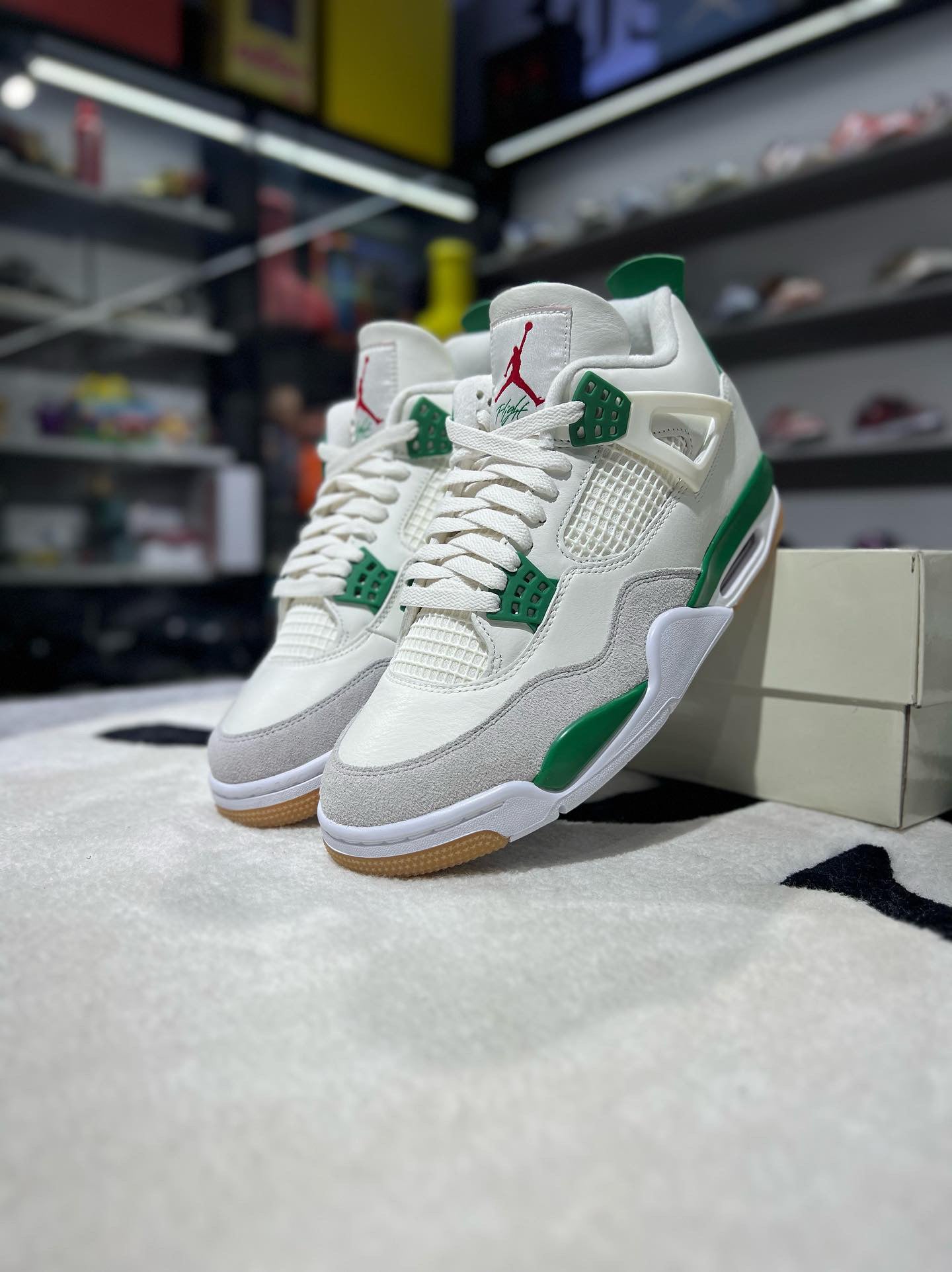 JORDAN RETRO 4 SB PINE GREEN