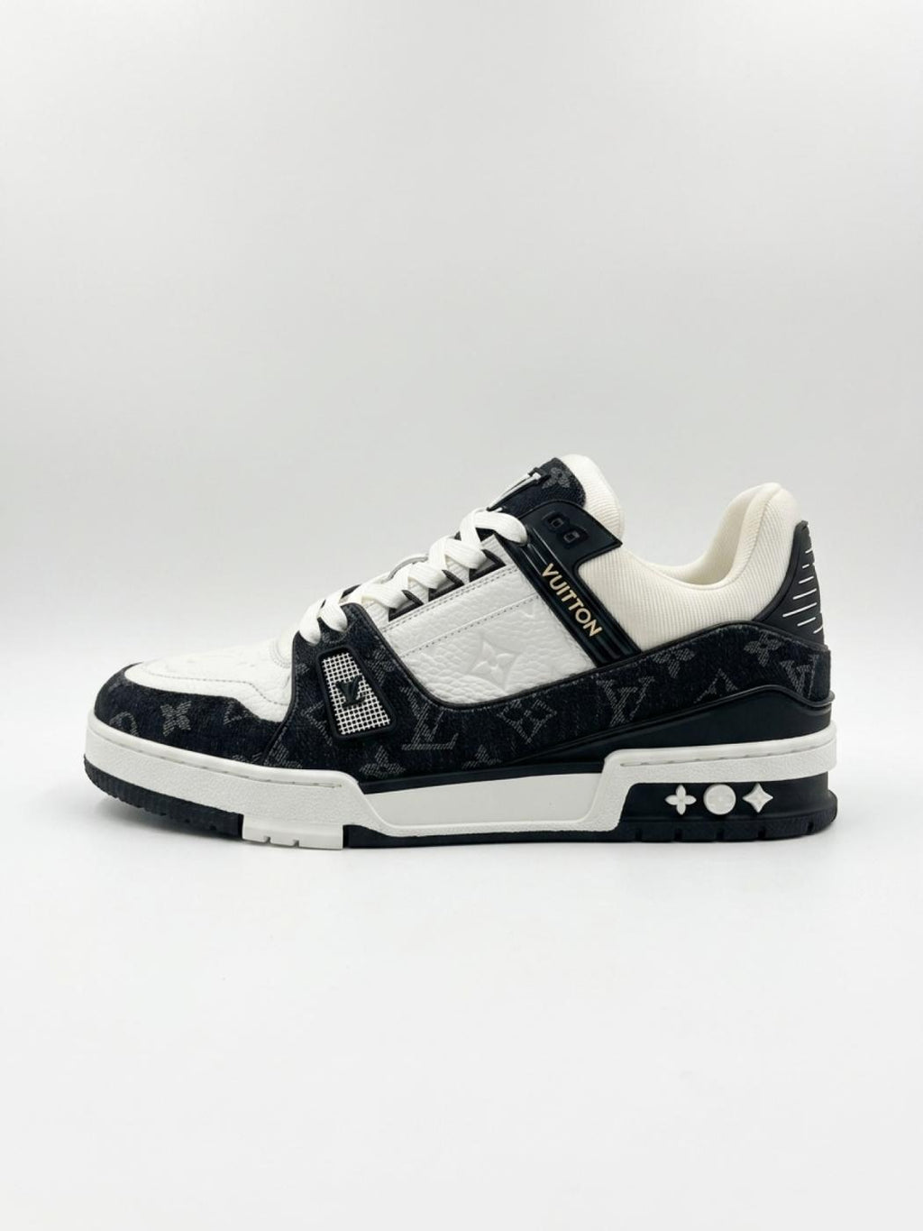 Louis Vuitton | LV Trainer White Black | 9 UK (44/44.5)