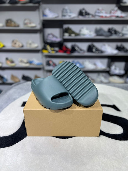 YEEZY SLIDE SLATE MARINE