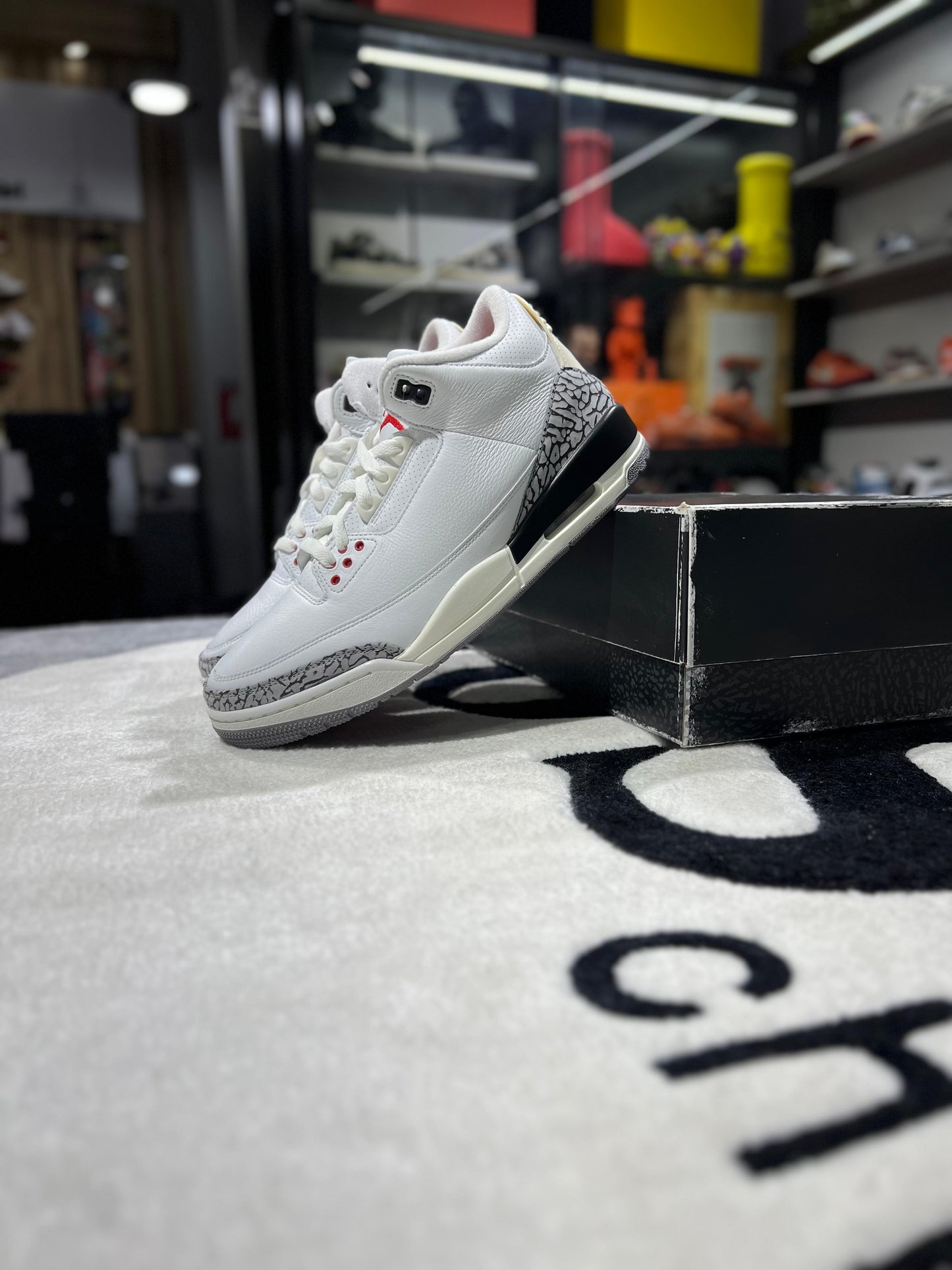 JORDAN RETRO 3  WHITE CEMENT REIMAGINED