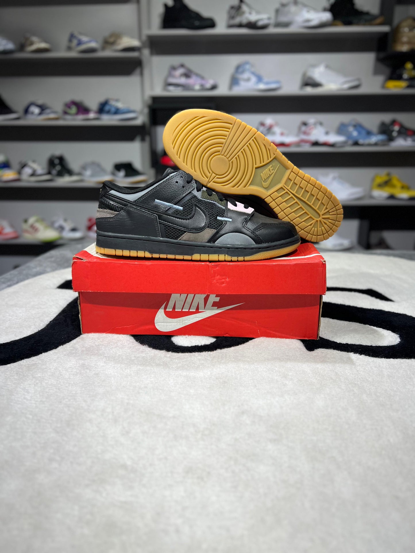 DUNK LOW SCRAP BLACK GUM