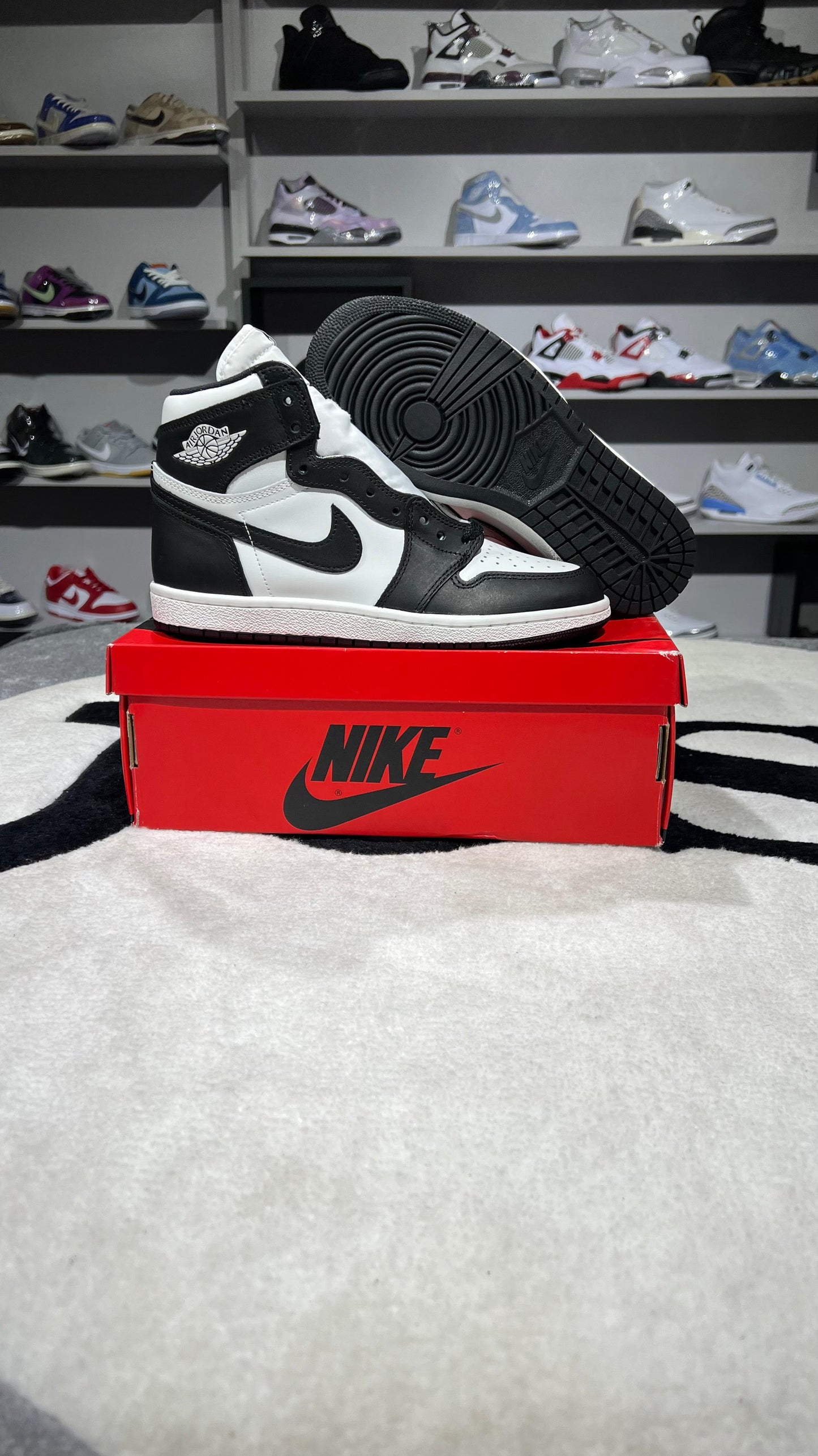 JORDAN RETRO 1 HIGH 85 BLACK WHITE