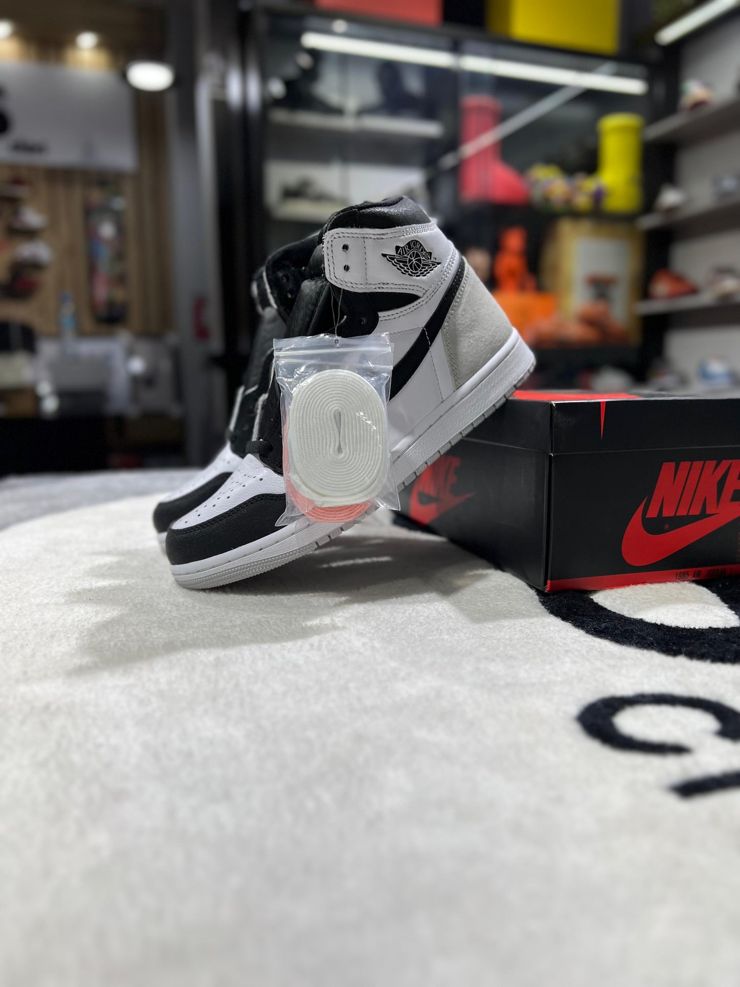 JORDAN RETRO 1 HIGH BLEACHED CORAL