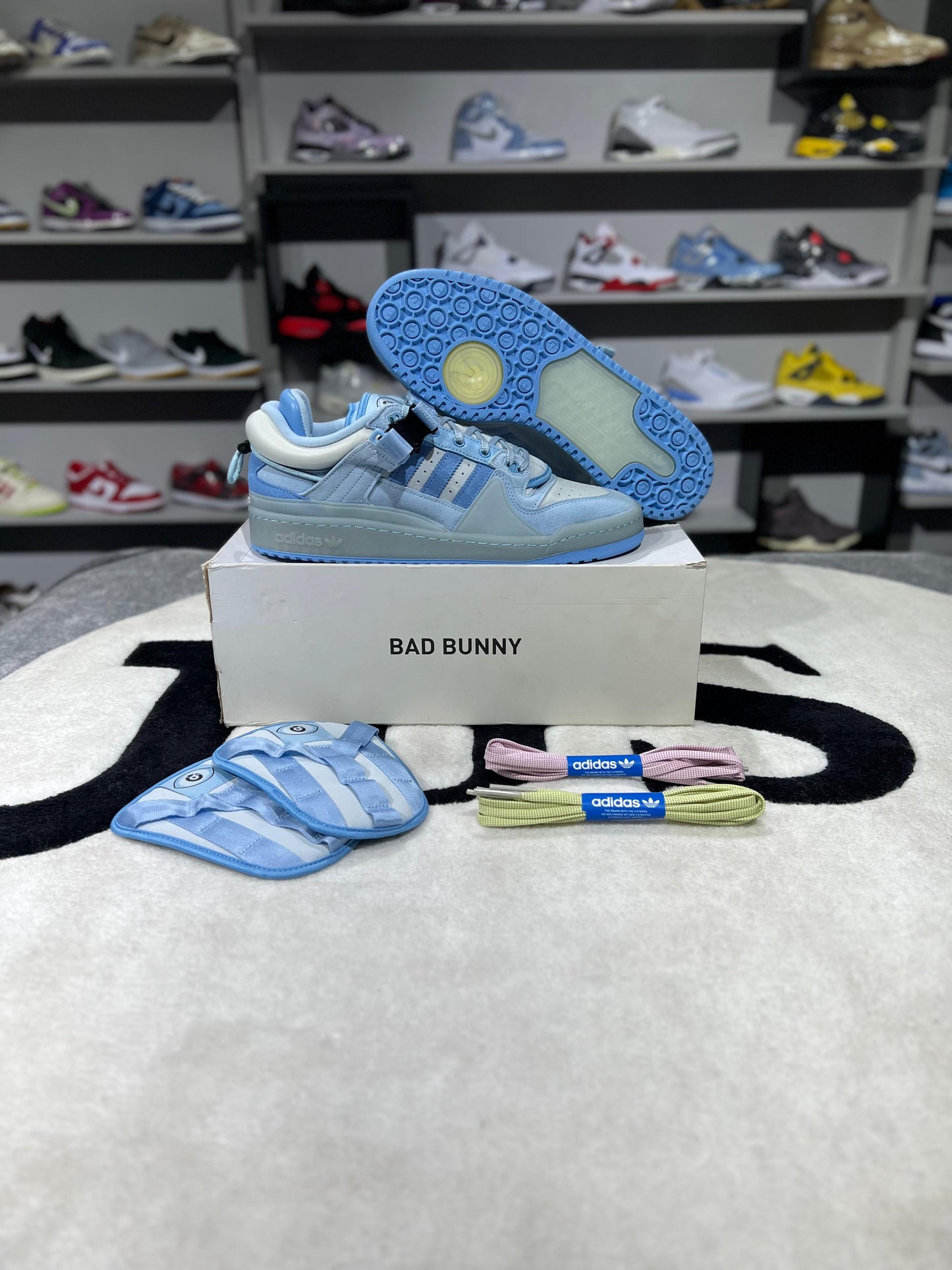 BAD BUNNY FORUM LOW BLUE TINT