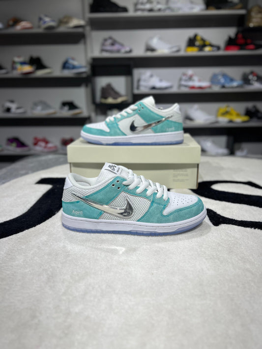 SB DUNK LOW APRIL