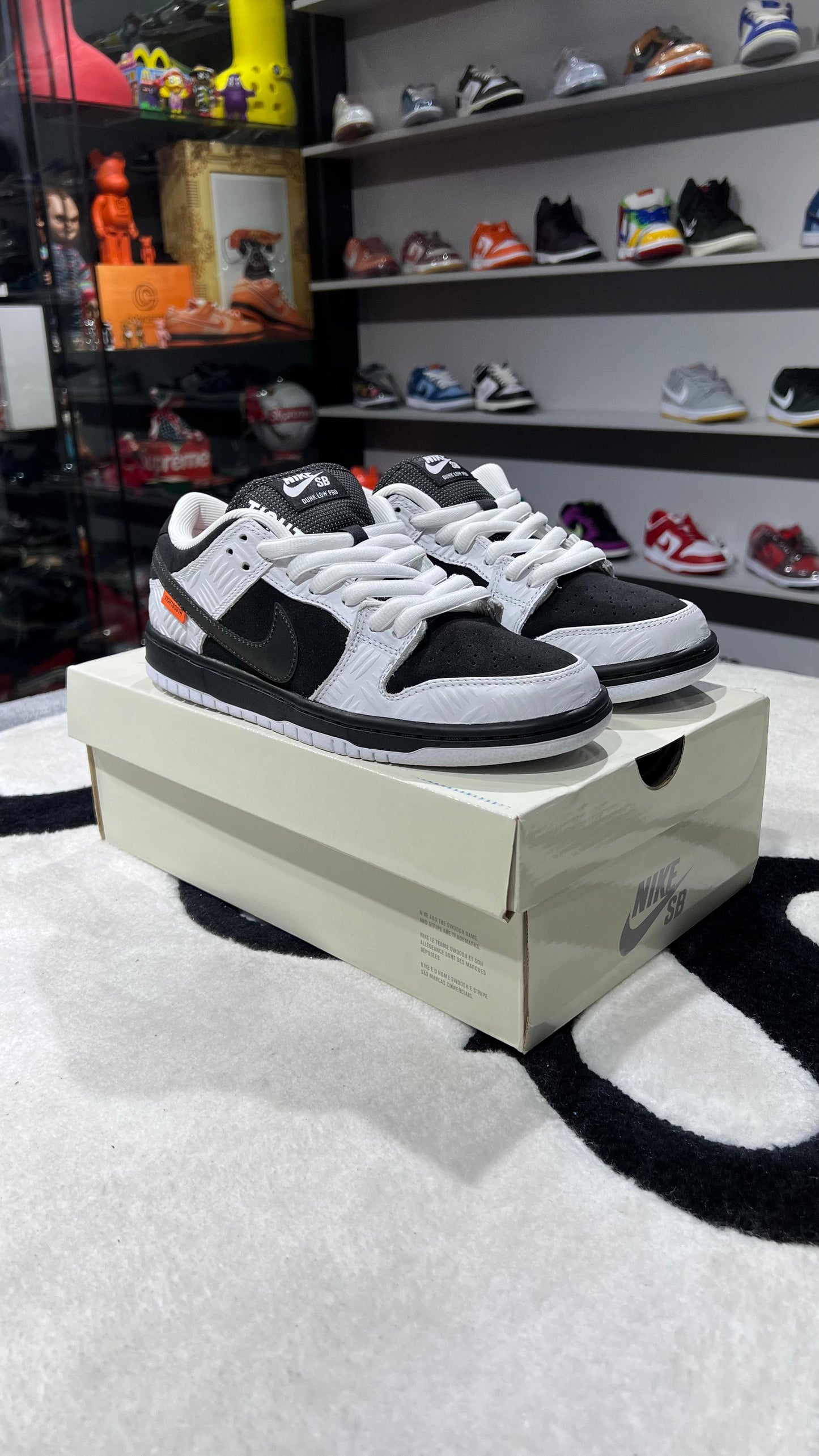 SB DUNK LOW TIGHTBOOTH