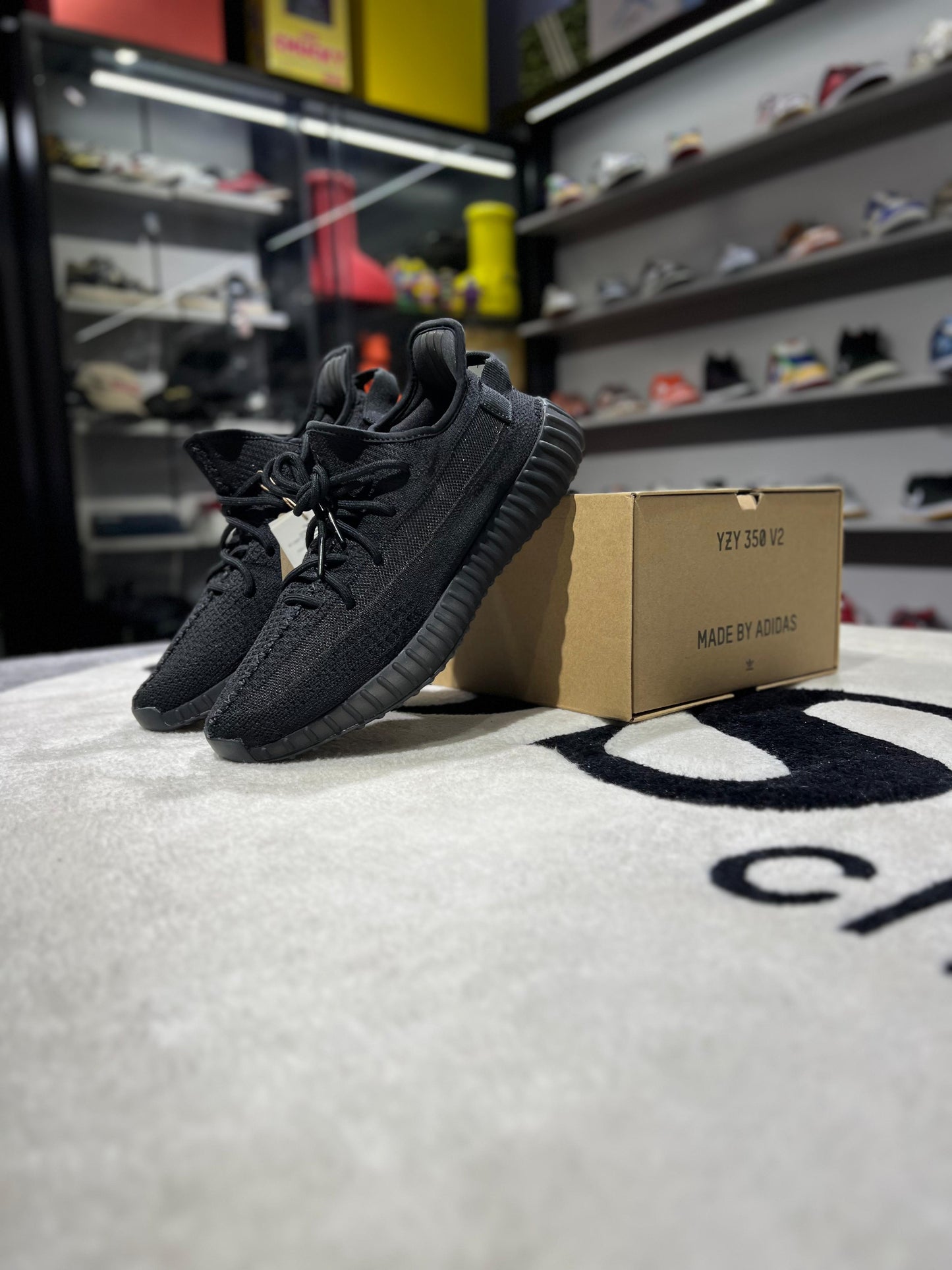 YEEZY BOOST 350 V2 ONYX