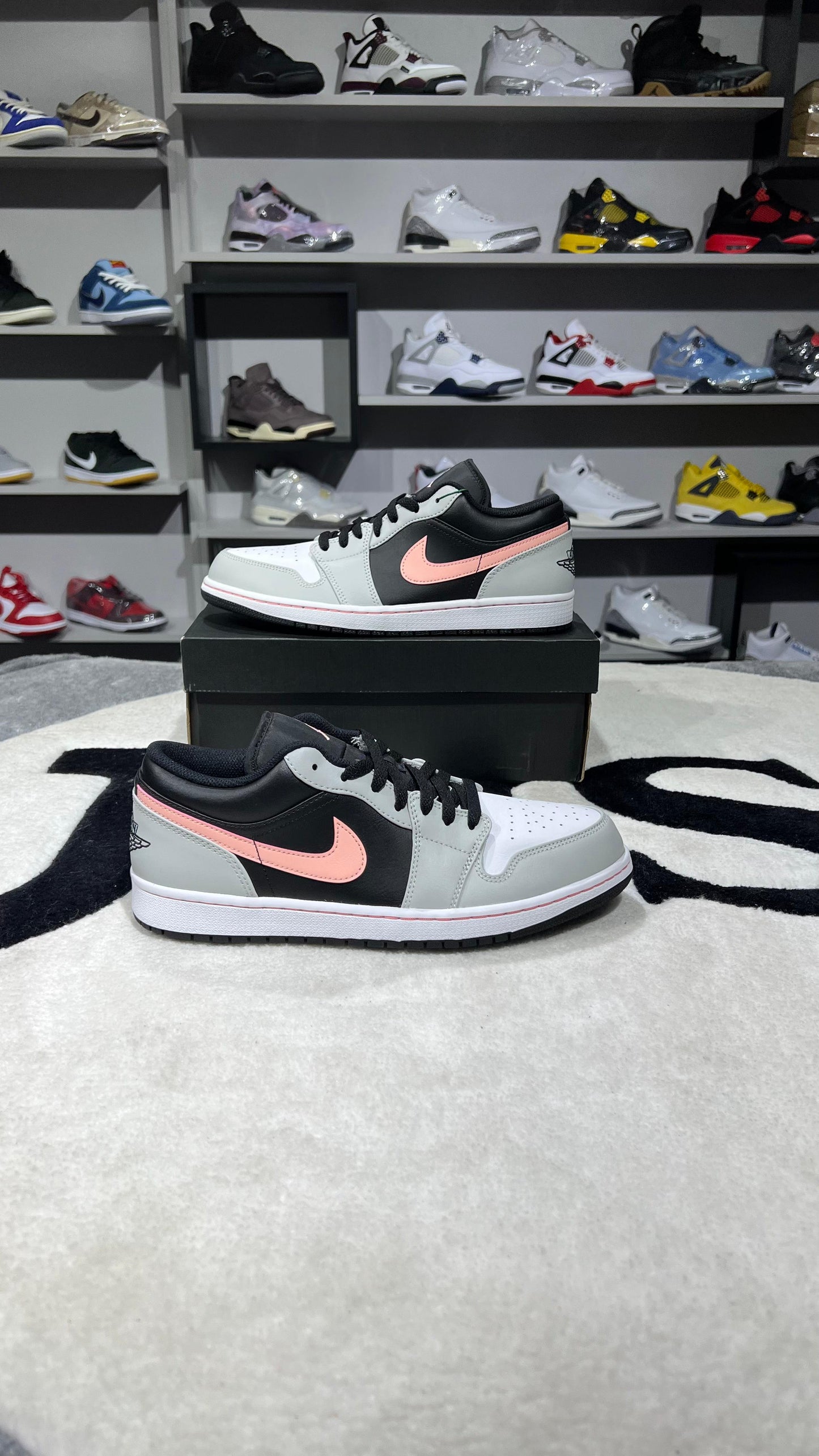 JORDAN 1 LOW BLACK GREY PINK