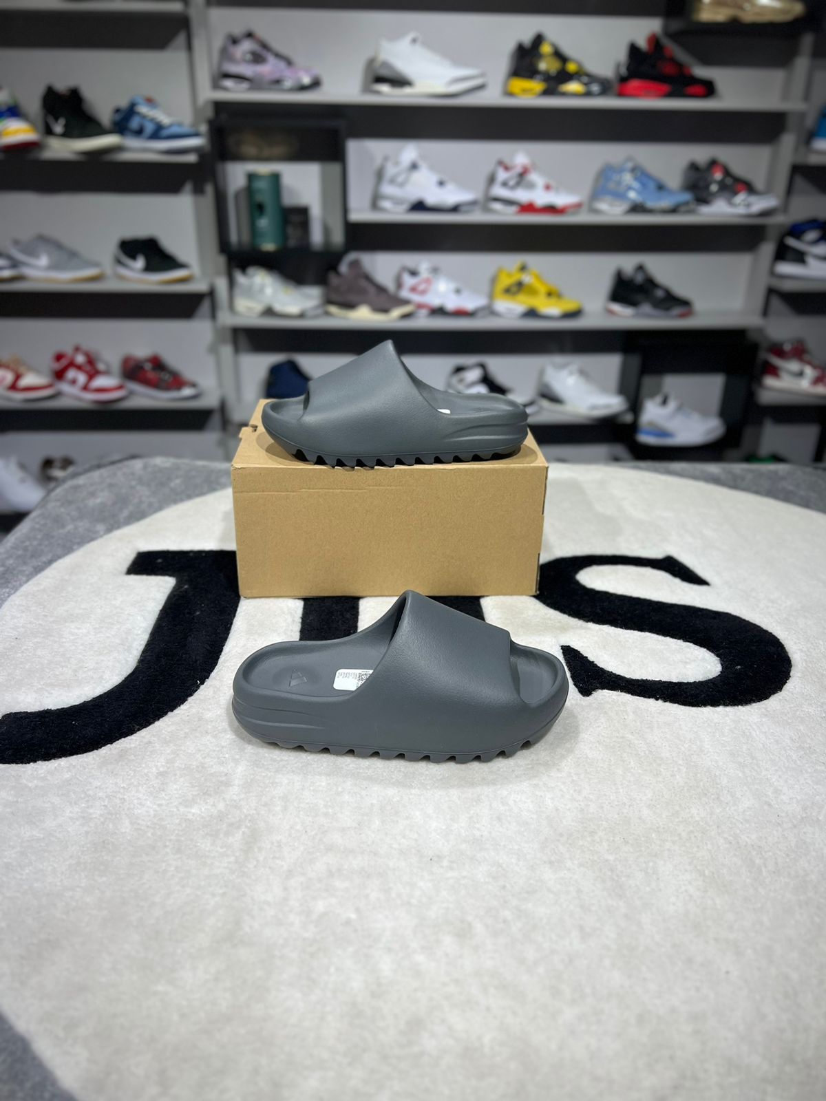 YEEZY SLIDE SLATE GREY