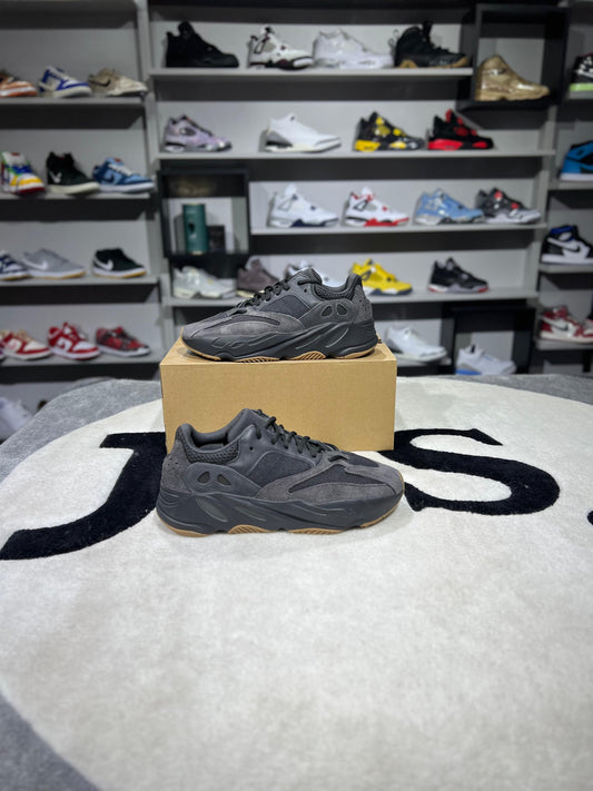 YEEZY BOOST 700 UTILITY BLACK