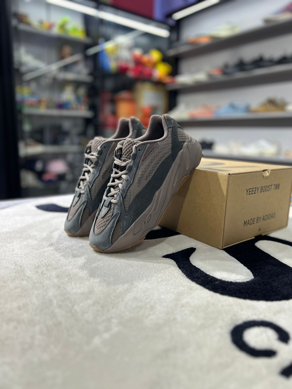 adidas Yeezy Boost 700 V2  Mauve