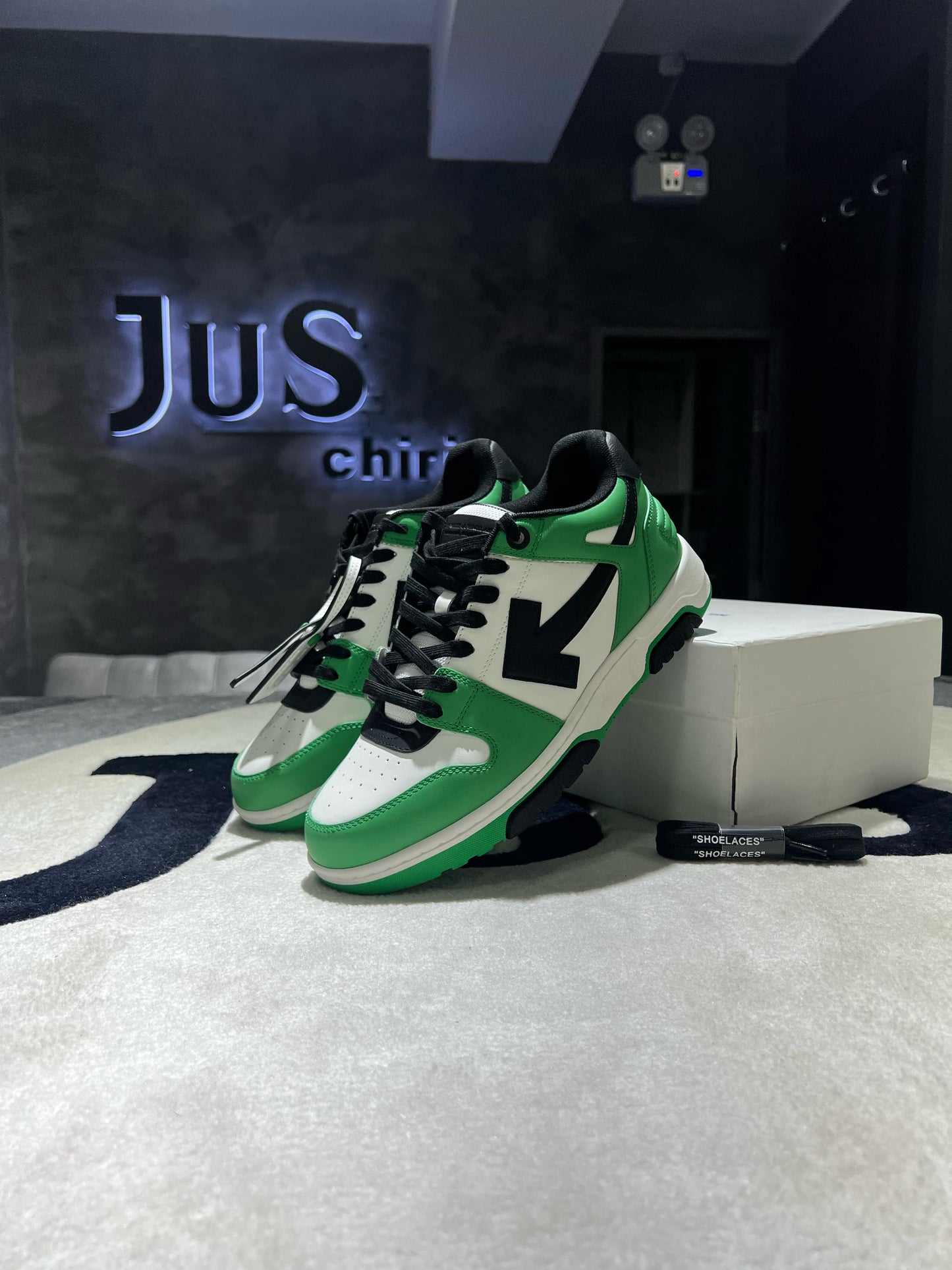 OFF-WHITE OUT OF OFFICE GREEN / BLACK