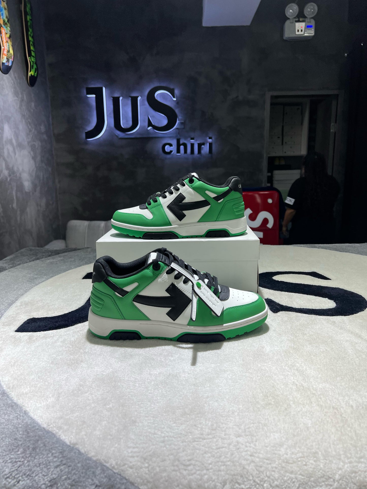 OFF-WHITE OUT OF OFFICE GREEN / BLACK