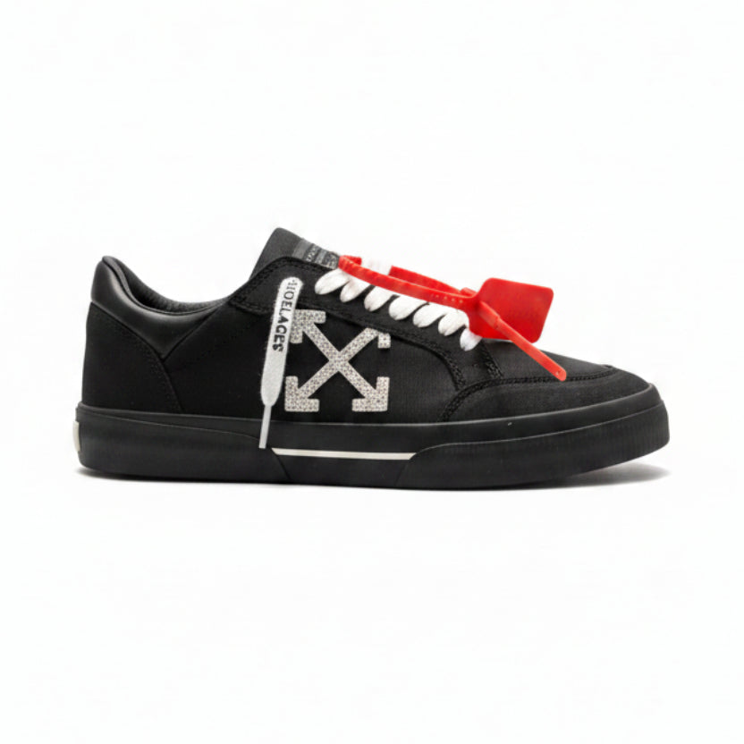 Off-White Vulcanized Low Sneakers Black