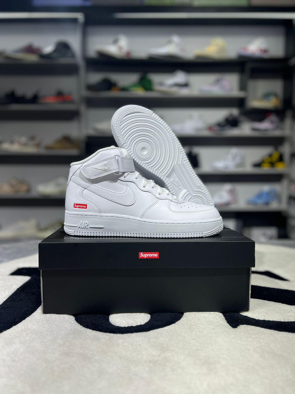 Nike Air Force 1 Mid Supreme White