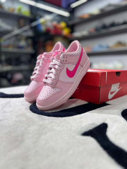 Nike Dunk Low Triple Pink