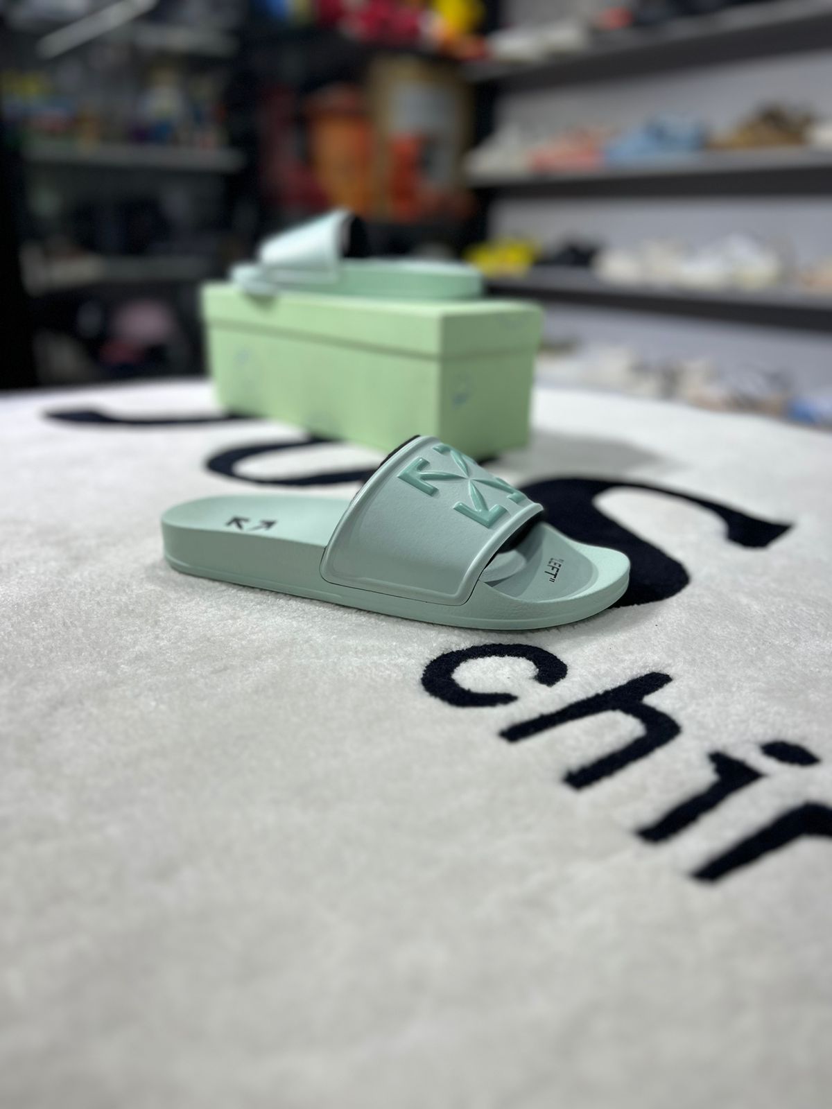 OFF-WHITE Arrow Slide Mint